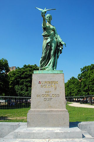 Monument au Pigeon-Soldat - Monument aan de Oorlogsduif