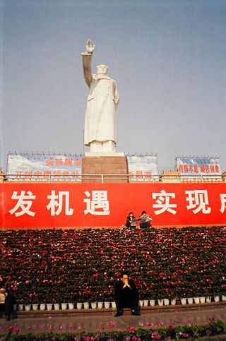 Chairman Mao statue