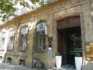 Porte de l'hôtel d'Arbaud Jouques