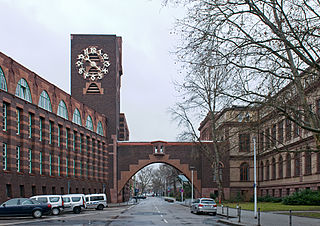 Behrens-Bau Turm und Brücke