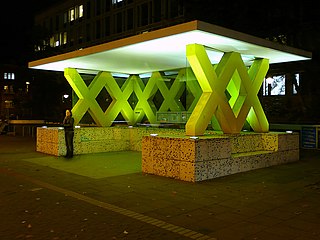 BUSSTOPS: Futuristisches grünes Luft-Boot