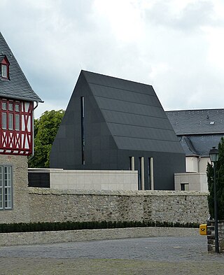 Maria mit den Aposteln im Abendmahlssaal