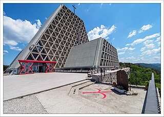 Tempio Nazionale a Maria Madre e Regina di Monte Grisa / Marijino svetišče na Vejni