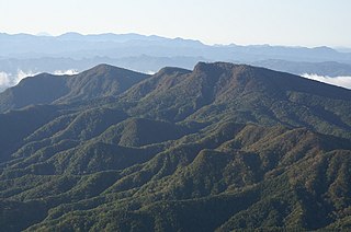 鼻曲山