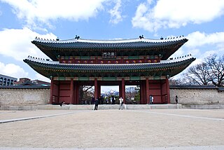 Donhwamun Gate