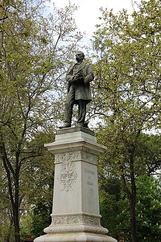 Monumento a Claudio Moyano