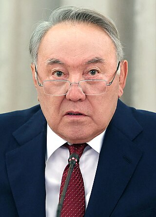 Nursultan Nazarbayev Anıtı