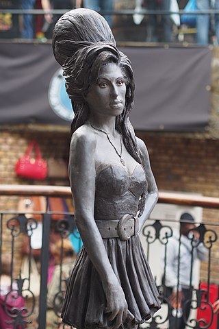 Amy Winehouse Statue